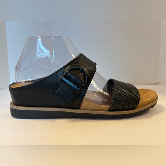 Eurosoft by Sofft black 2 band sandals size 8M - Picture 3 of 10